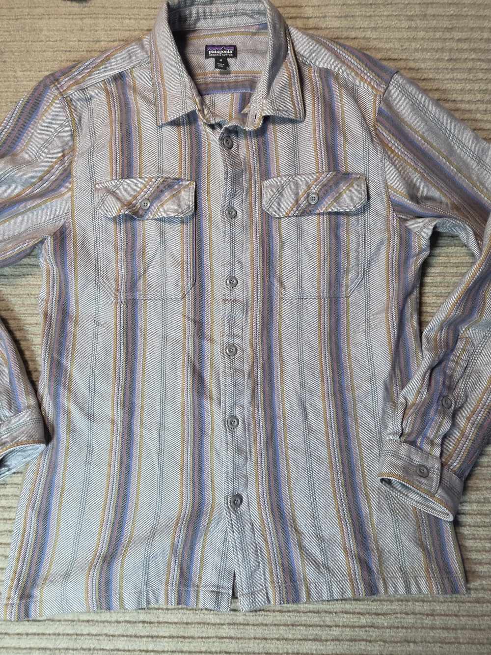 Patagonia Organic Cotton Flannel Mens M Shirt Button Down Gray Striped Hiking